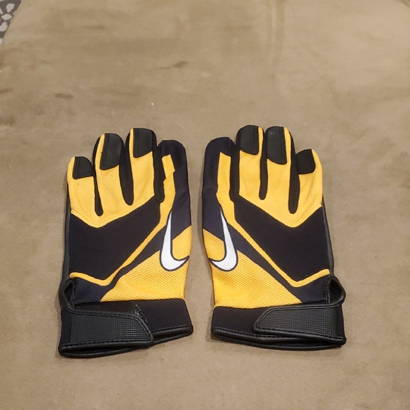 Nike Other - Nike Men's Football Gloves XXL Rubber Palms